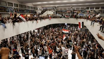 جانب من الاحتجاجات ضد المحاصصة السياسية في العراق - رويترز