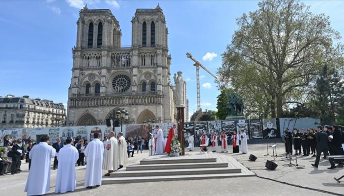 Fransa'nın sembollerinden Notre Dame Katedrali 2024 yılında açılacak