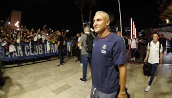 عناصر فريق باريس سان جيرمان لدى وصولهم إلى تل أبيب