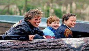 الأميرة الراحلة ديانا، مع ولديها الأميرين ويليام وهاري