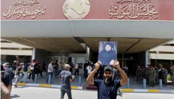 أنصار الصدر يواصلون اعتصامهم بمبنى البرلمان العراقي