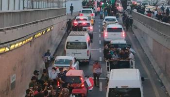 صور متداولة لقوافل محتجين يتجهون للمنطقة الخضراء