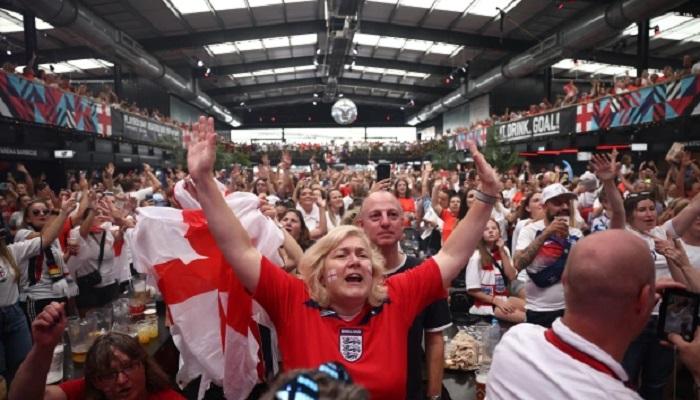 احتفالات جماهير إنجلترا بالتتويج بيورو السيدات
