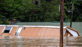 ارتفاع حصيلة فيضانات كنتاكي لـ37 قتيلا.. وتحذير من "رياح مدمرة"