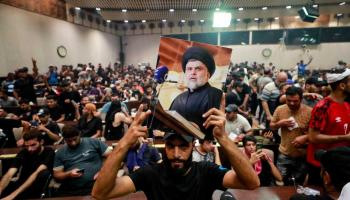 أنصار الصدر خلال اعتصامهم داخل البرلمان العراقي