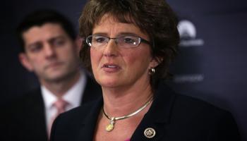  النائبة بالكونجرس الأمريكي جاكي والورسكي