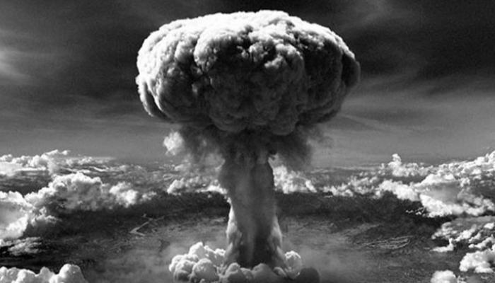 لحظة إلقاء أول قنبلة ذرية بالعالم على هيروشيما