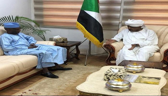 جانب من لقاء وزير الخارجية السودانية سفير تشاد بالخرطوم