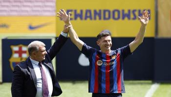 ليفاندوسكي مع لابورتا 