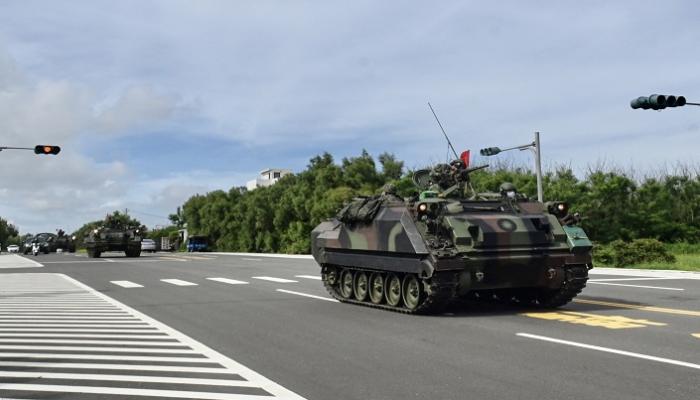 دبابات ومدفعية في تايوان