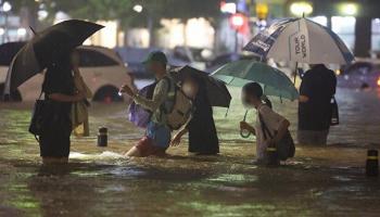 Güney Kore'nin başkenti Seul'daki şiddetli yağışlar hayatı olumsuz etkiledi