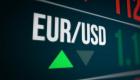 Monnaie: l'euro bouge face au dollar