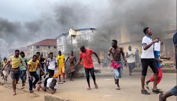 جانب من الاحتجاجات العنيفة في سيراليون