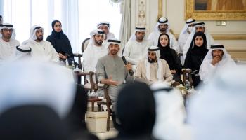 الشيخ محمد بن زايد آل نهيان يستقبل وفداً من الشباب
