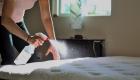4 خطوات لتنظيف مرتبة سريرك.. حلول سحرية للقضاء على البكتيريا