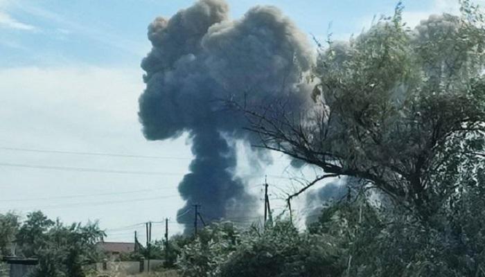 دخان يتصاعد جراء انفجارات سابقة في شبه جزيرة القرم