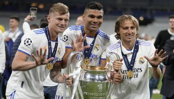 كاسيميرو مع لوكا مودريتش وتوني كروس