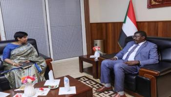 الطاهر أبوبكر حجر خلال لقاء رئيسة وفد المحكمة الجنائية الدولية