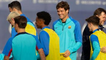 ألونسو في تدريبات برشلونة