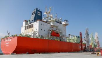 سلطنة عُمان تصدر أول شحنة من الأمونيا للأسواق العالمية