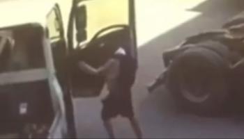 القاتل لحظة تنفيذ جريمته