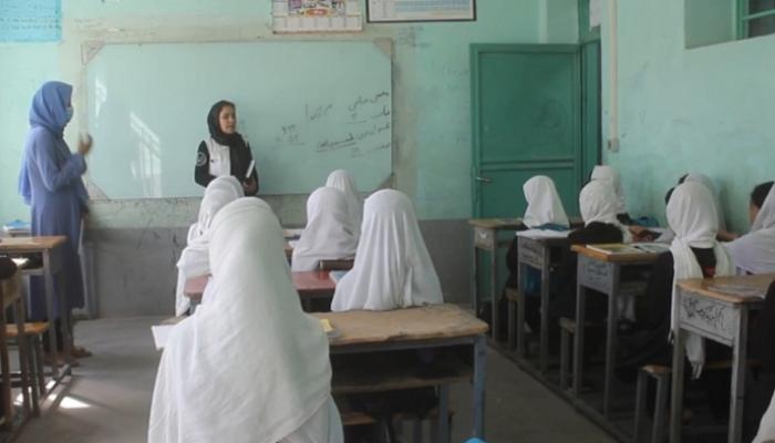 أفغانيات في أحد فصول الدراسة