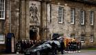  Le public se recueille devant le cercueil d'Elizabeth II à Edimbourg