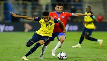 بايرون كاستيلو مع منتخب الإكوادور ضد تشيلي