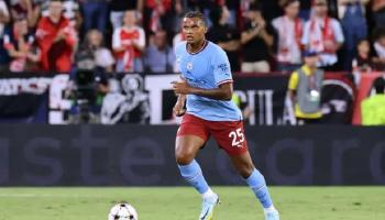مانويل أكانجي مدافع مانشستر سيتي