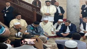 جانب من المقطع المتداول لرفض الغرياني مصافحة الدبيبة