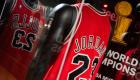 Basketball : le maillot du basketteur Michael Jordan vendu pour une somme record 