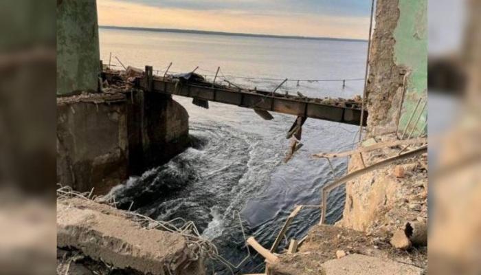 Guerre en Ukraine: Des frappes russes sur un barrage inondent la ville de Volodymyr Zelensky