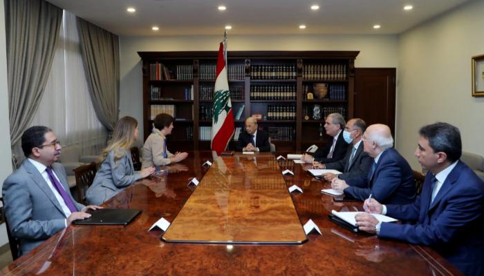 جانب من لقاء رئيس لبنان ميشال عون بالمنسقة الأممية فرونِتسكا