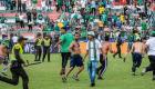 ویدئو | حمله‌ور شدن هواداران به بازیکنان خودی در لیگ کلمبیا