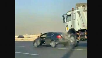 لقطة من فيديو متداول للحظة القبض على الشاب