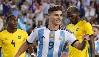جوليان ألفاريز من مباراة الأرجنتين ضد جامايكا