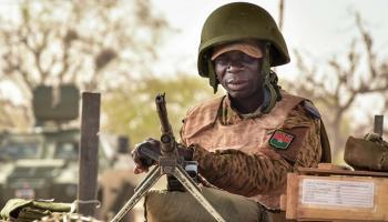 عنصر من القوات المسلحة في بوركينا فاسو