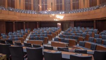قاعة برلمان لبنان تنتظر النواب 