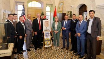 مراسم تسليم قطعة الآثار العائدة لفلسطين