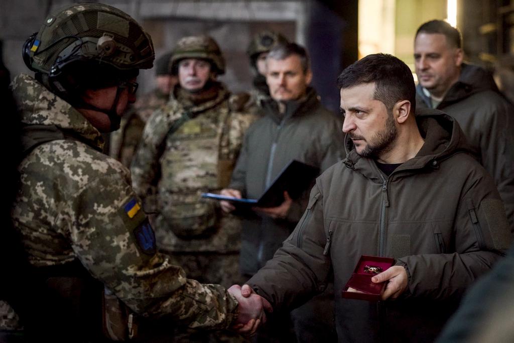 Zelensky et soldats ukrainiens