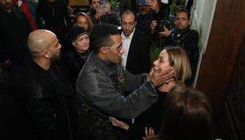 محمد رمضان يقدم العزاء لريم البارودي في وفاة والدها