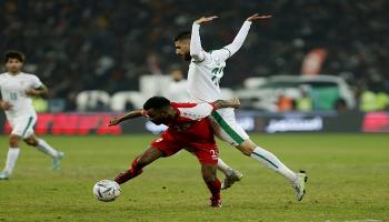 من مباراة العراق وعمان في نهائي خليجي 25