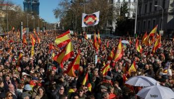 La droite espagnole mobilise des dizaines de milliers de manifestants à Madrid