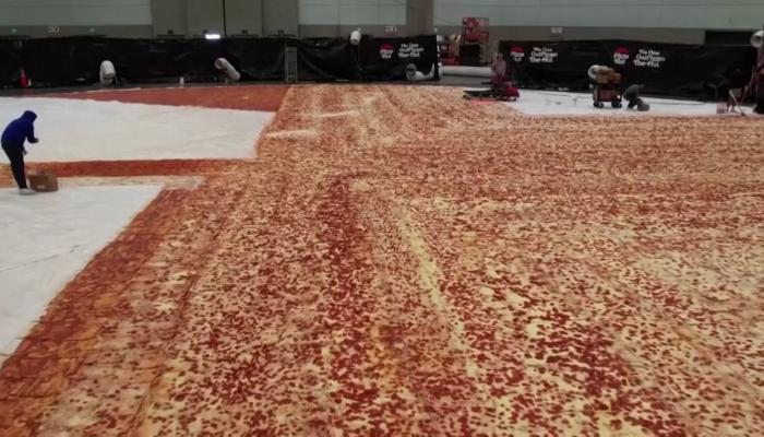 Une pizza de plus de 1 300 mètres carrés, un nouveau record Guinness 