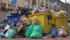 تلال القمامة تغزو عاصمة أوروبية.. ما السر؟