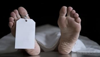 الأم ضربت ابنها بأداة حادة إلى أن فارق الحياة
