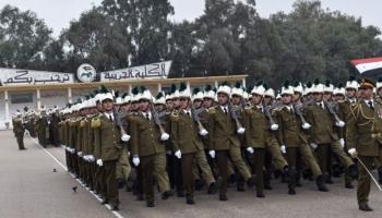 ضباط خلال استعراض بالكلية الحربية في حمص (سانا)