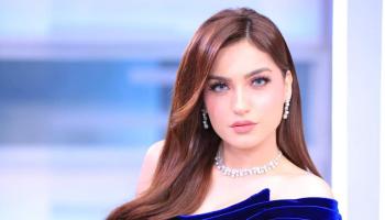 الإعلامية ياسمين عز