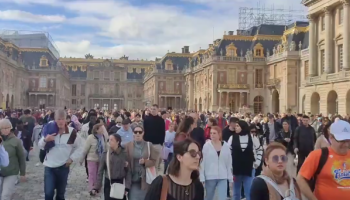 Le château de Versailles en France évacué après une alerte à la bombe ! 