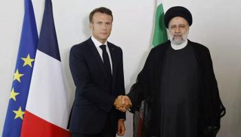 جانب من لقاء سابق بين الرئيس الفرنسي ماكرون ونظيره الإيراني رئيسي